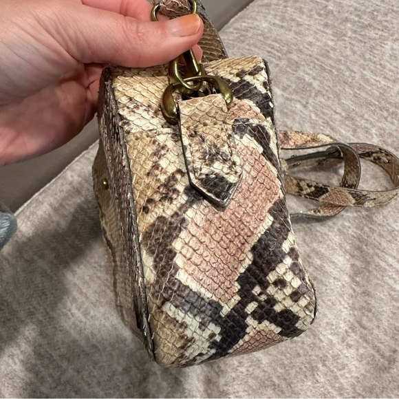 Madewell Leather Embossed Snakeskin Transport Camera Crossbody Bag NWOT #MW1 - Picture 7 of 17